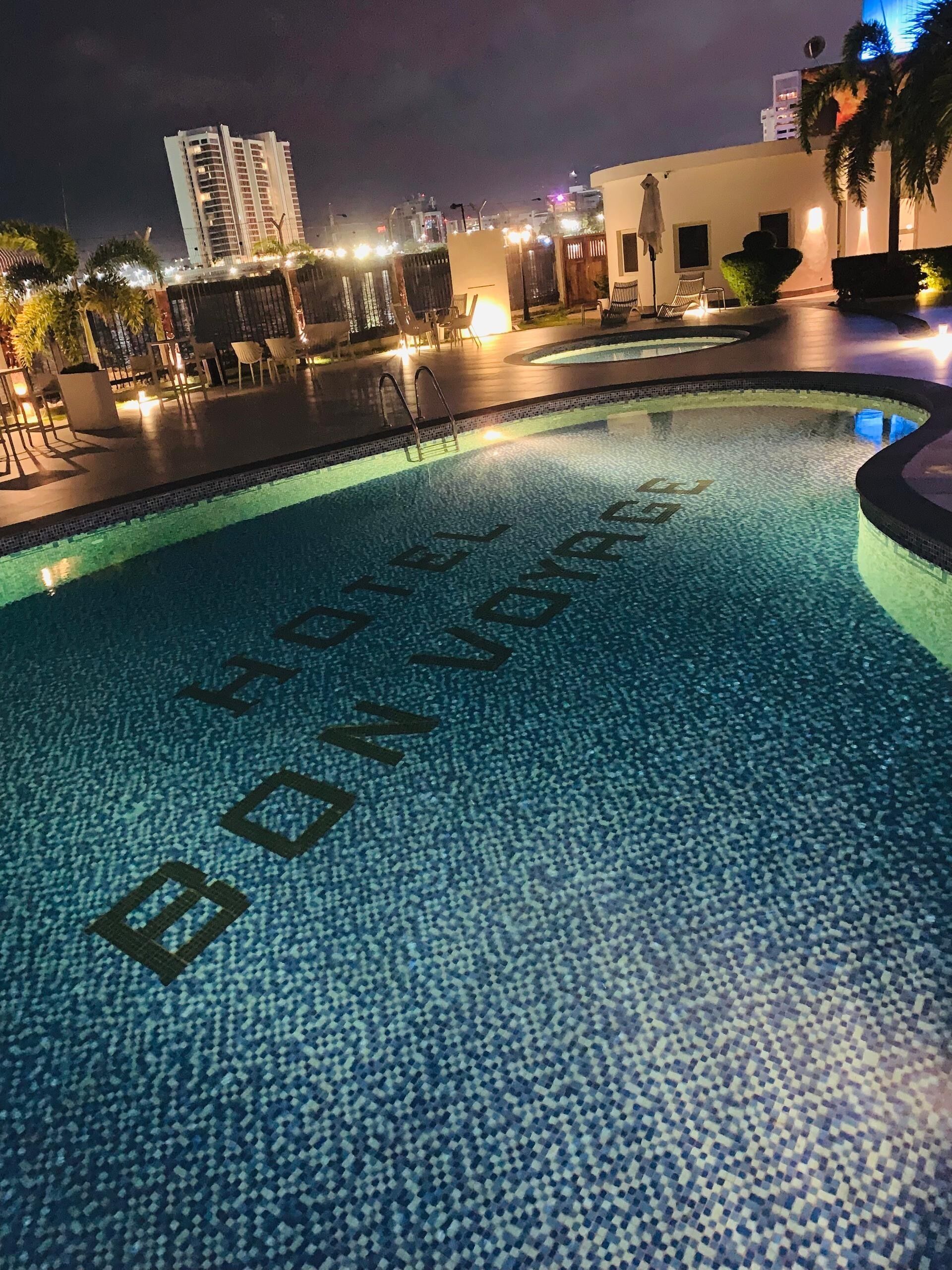 Outdoor pool, free pool cabanas, pool umbrellas