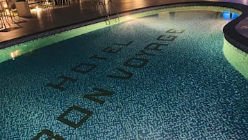 Außenpool, Cabañas (kostenlos), Sonnenschirme