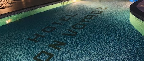 Outdoor pool, free cabanas, pool umbrellas