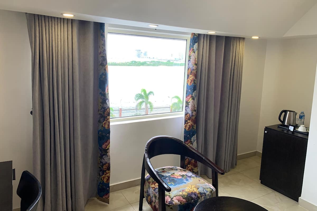 Deluxe Room, Lagoon View | 1 bedroom, Egyptian cotton sheets, down comforters, Tempur-Pedic beds