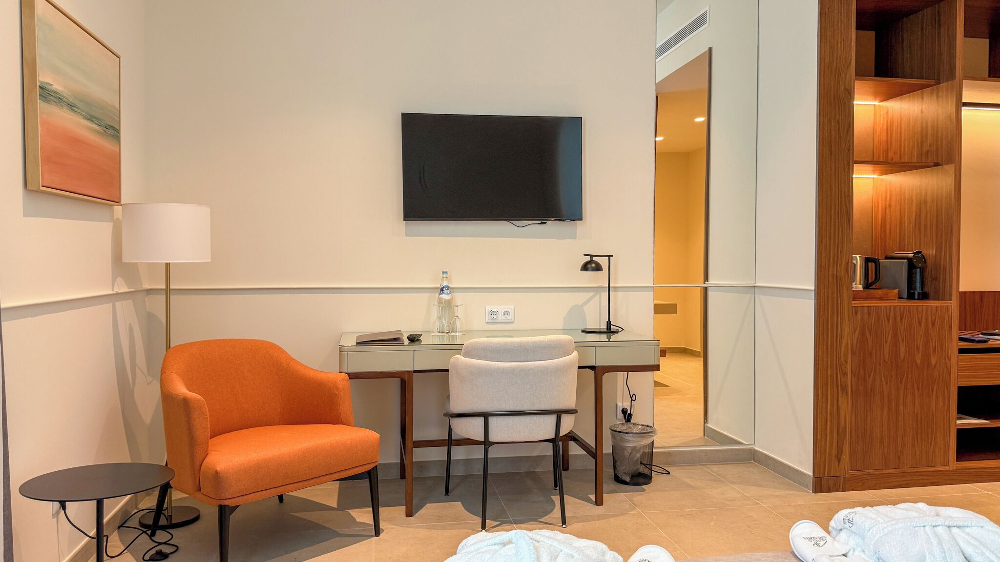 deluxe double or twin room | 1 bedroom, minibar, in-room safe, blackout curtains