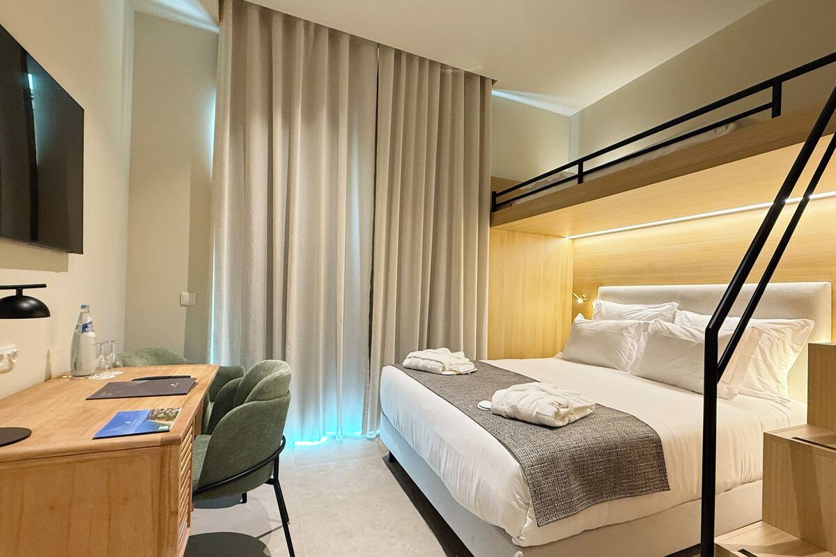 Family Room | Minibar, in-room safe, blackout curtains, soundproofing
