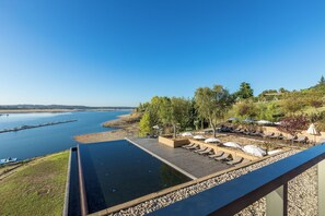 Indoor pool, 3 outdoor pools, pool umbrellas, sun loungers - AP Lago Montargil Conference & Spa (Ponte de Sor)