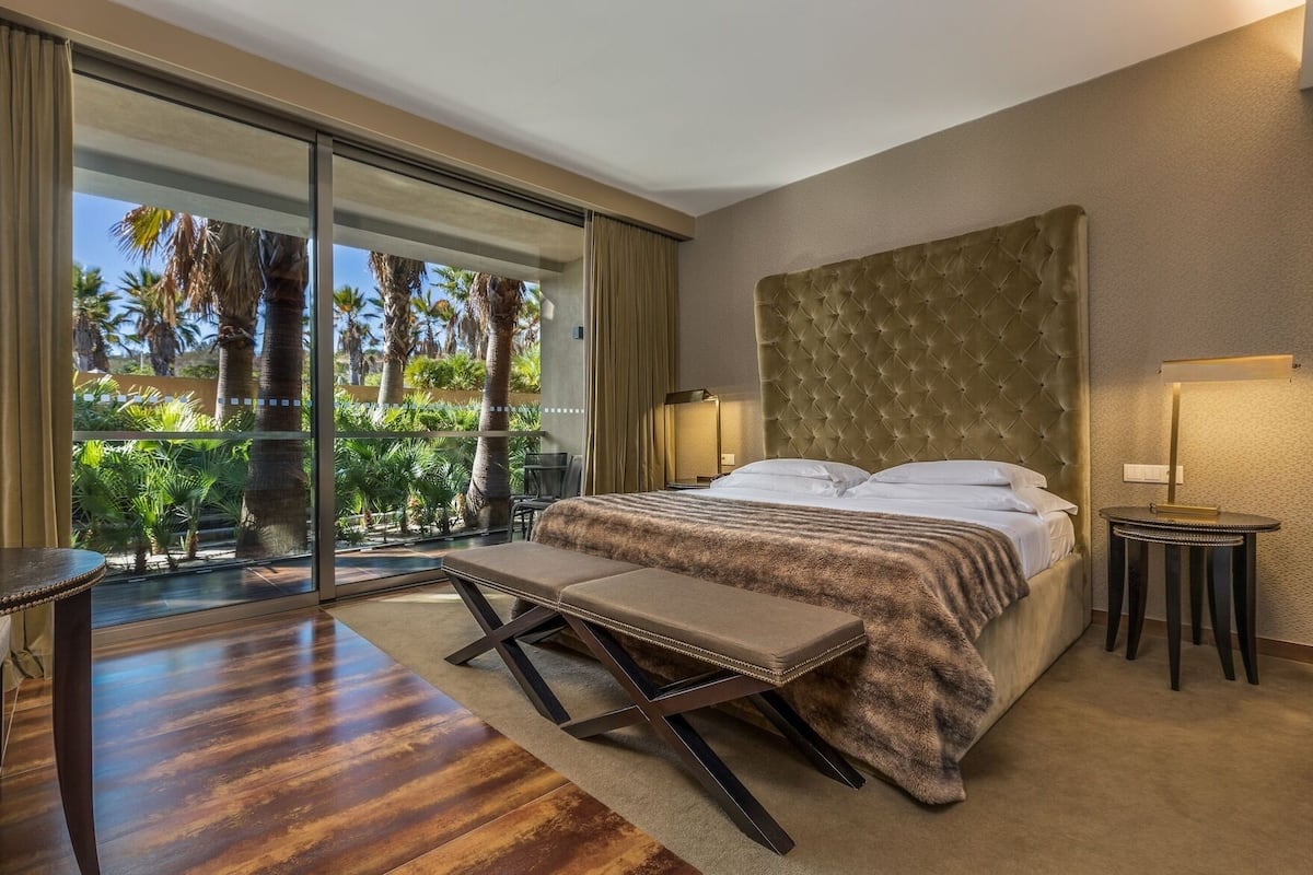Minibar, in-room safe, blackout drapes, soundproofing