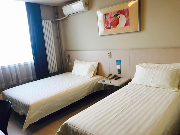 In-room safe, desk, blackout drapes, free WiFi - Jinjiang Inn Beijing Olympic Village Datun Road (Beijing)