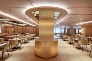 每日供应自助式早餐(每人 EUR 22)