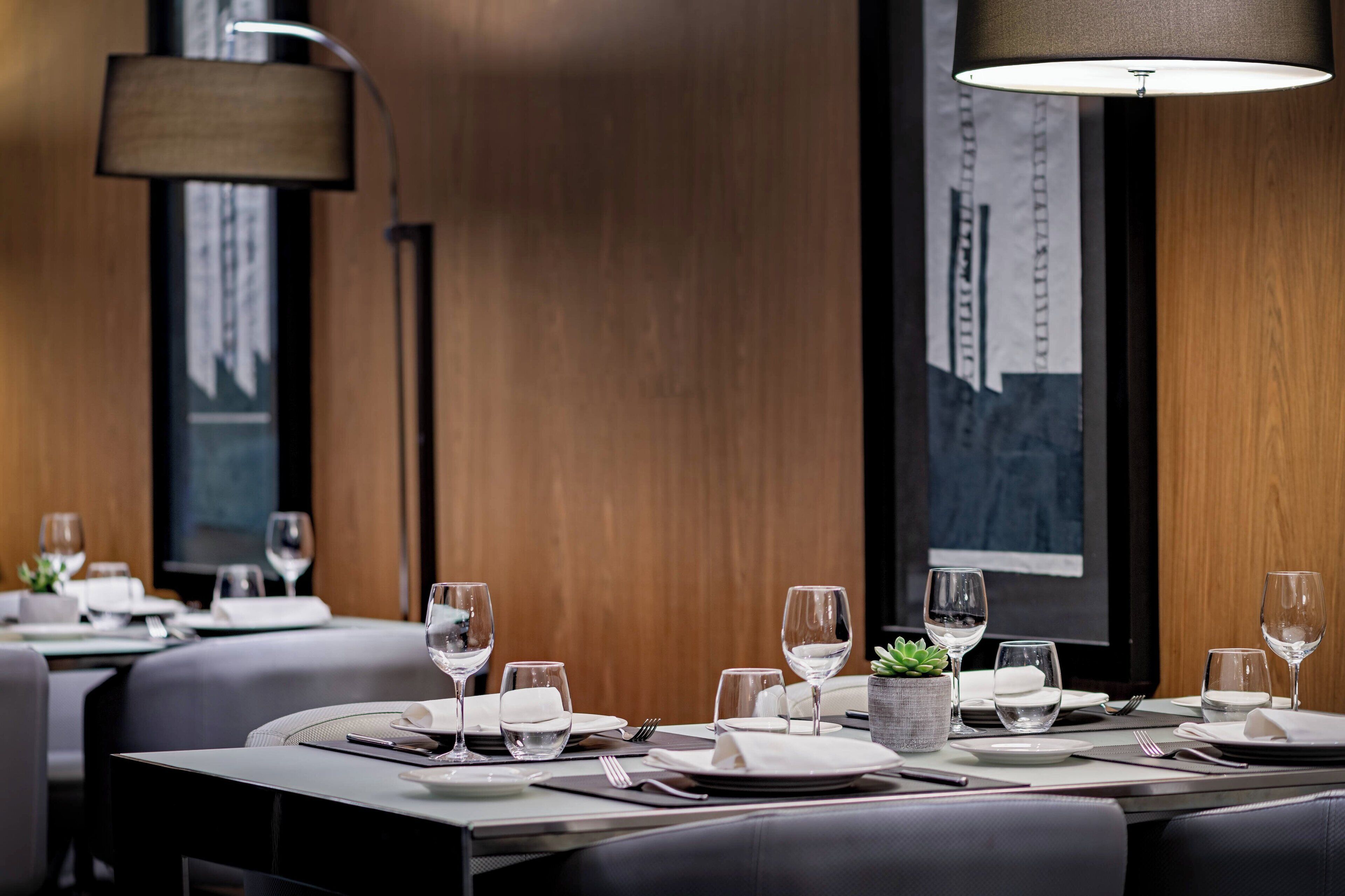 serves lunch and dinner