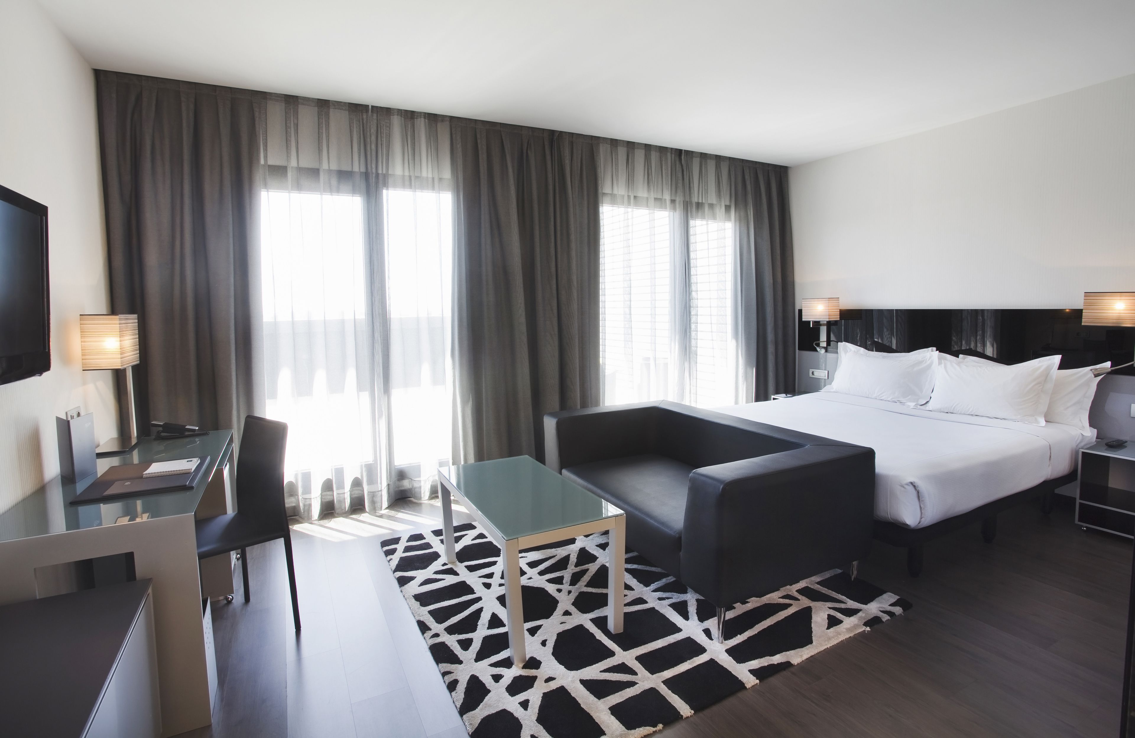 superior room, 1 king bed, non smoking | minibar, in-room safe, blackout curtains, soundproofing