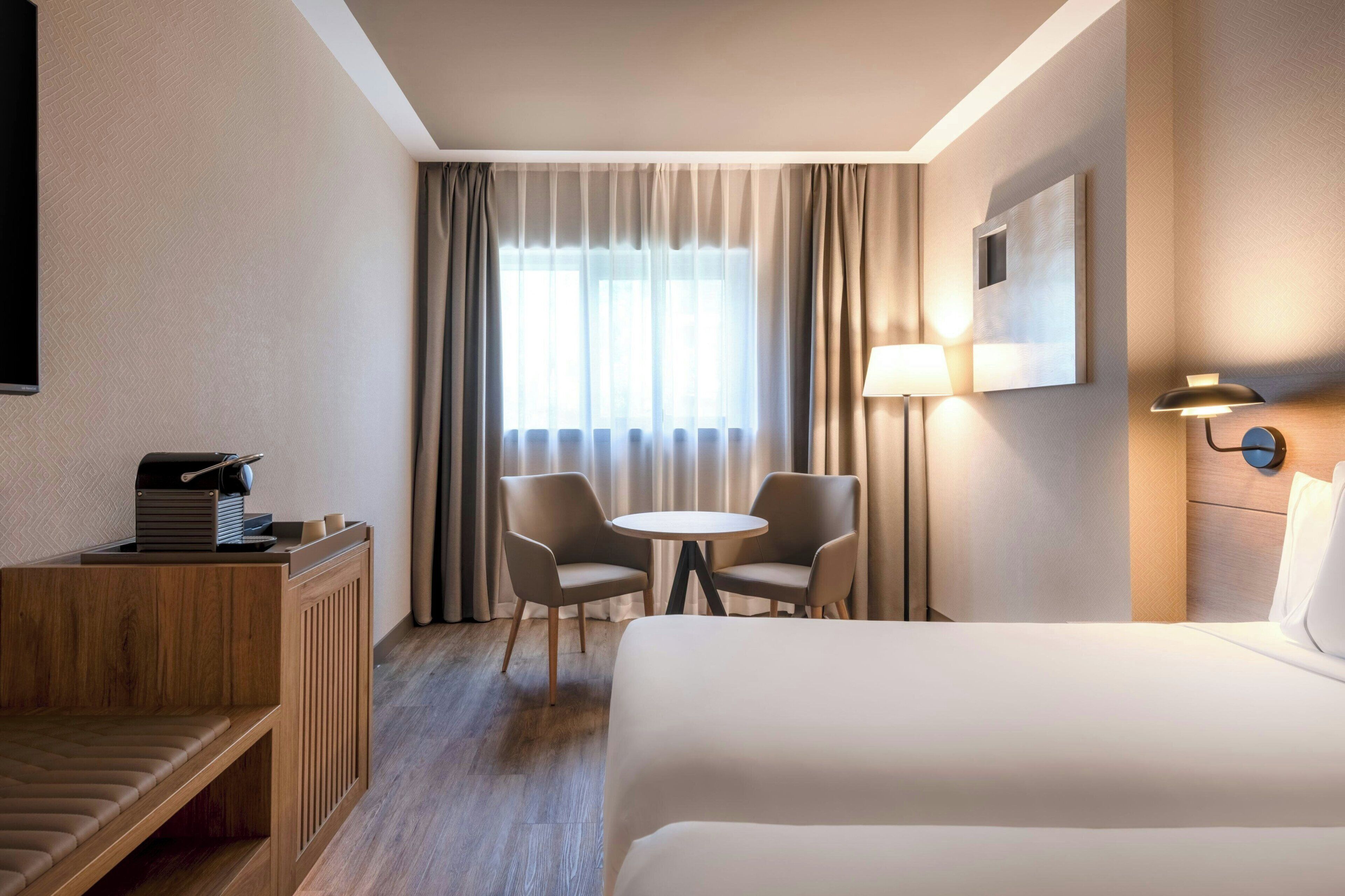 Standard Room, 2 Single Beds | Egyptian cotton sheets, premium bedding, minibar, in-room safe