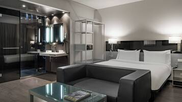 Standardzimmer, 1 King-Bett, Nichtraucher | Minibar, Zimmersafe, Verdunkelungsvorhänge, schallisolierte Zimmer