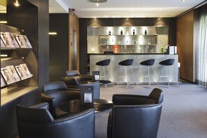 Serves lunch and dinner - AC Hotel Atocha by Marriott (Madrid)