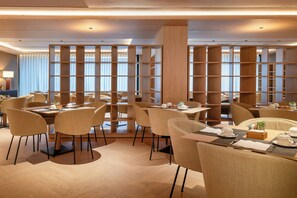 Desayuno buffet todos los días (con cargo) 