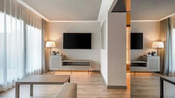 Egyptian cotton sheets, premium bedding, minibar, in-room safe
