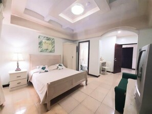 Bàn, giường gấp/giường phụ (phụ phí) 