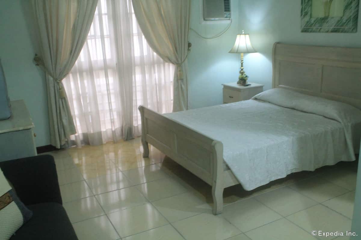Deluxe Room, 1 Queen Bed