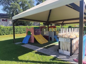 Children’s play area – outdoor