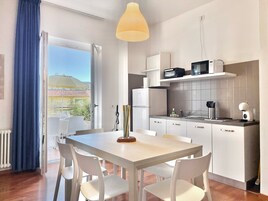 Appartamento Standard, 2 camere da letto | Balcone