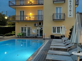 Facciata della struttura - sera/notte