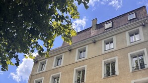 A multi-story building with a sign reading "HOTEL LE GAMBETTA" and a visible address number "36". - Hôtel & SPA Le Gambetta, Centre-ville, Bergerac (Bergerac)
