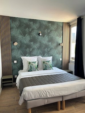 Habitación estándar doble, 1 cama doble | Baño | Artículos de higiene personal gratuitos, secador de pelo y toallas