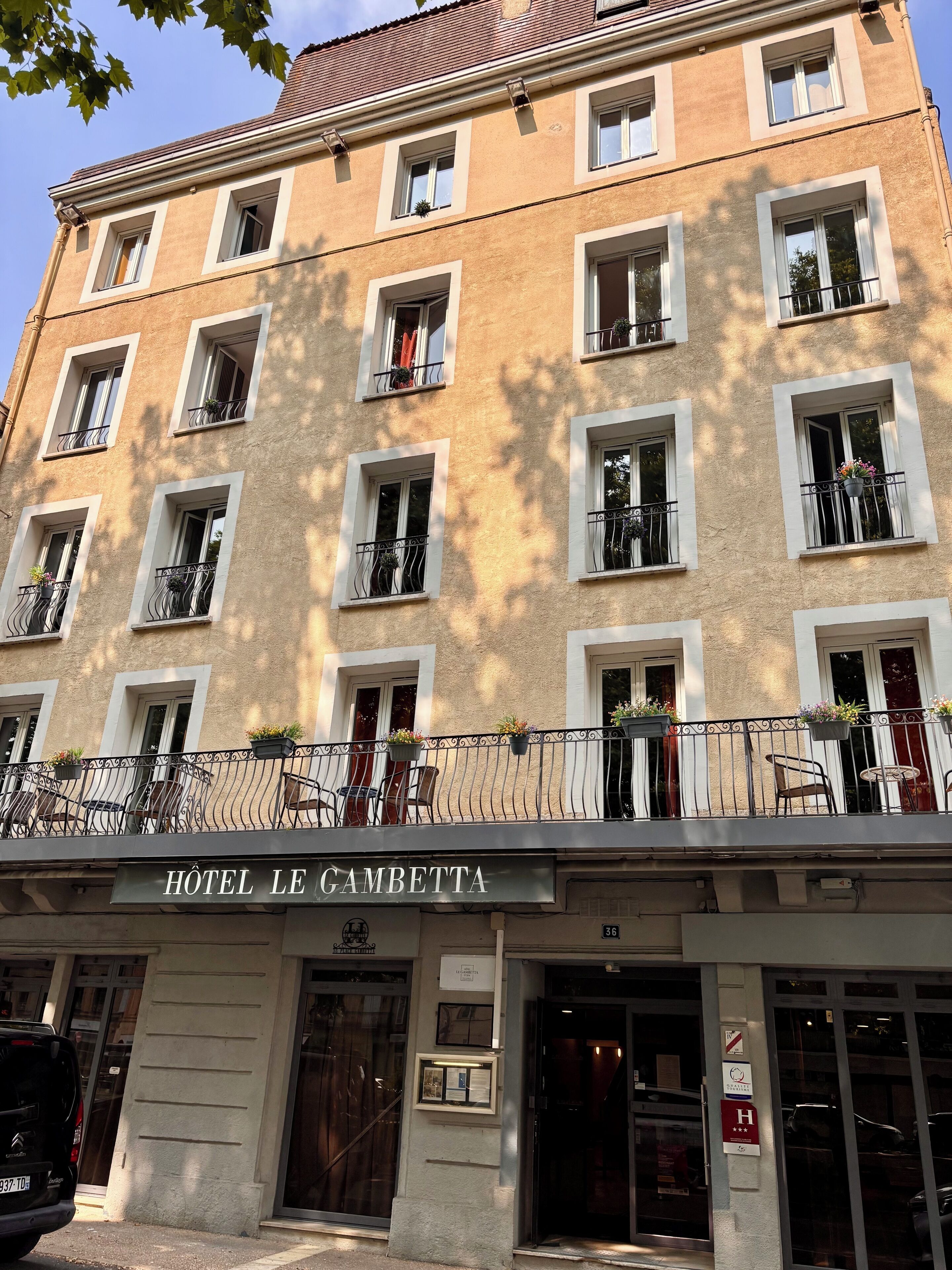 Mặt tiền nơi lưu trú