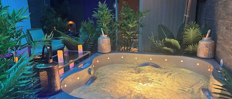 Turkish bath/hammam, hot stone massages, sports massages, body wraps