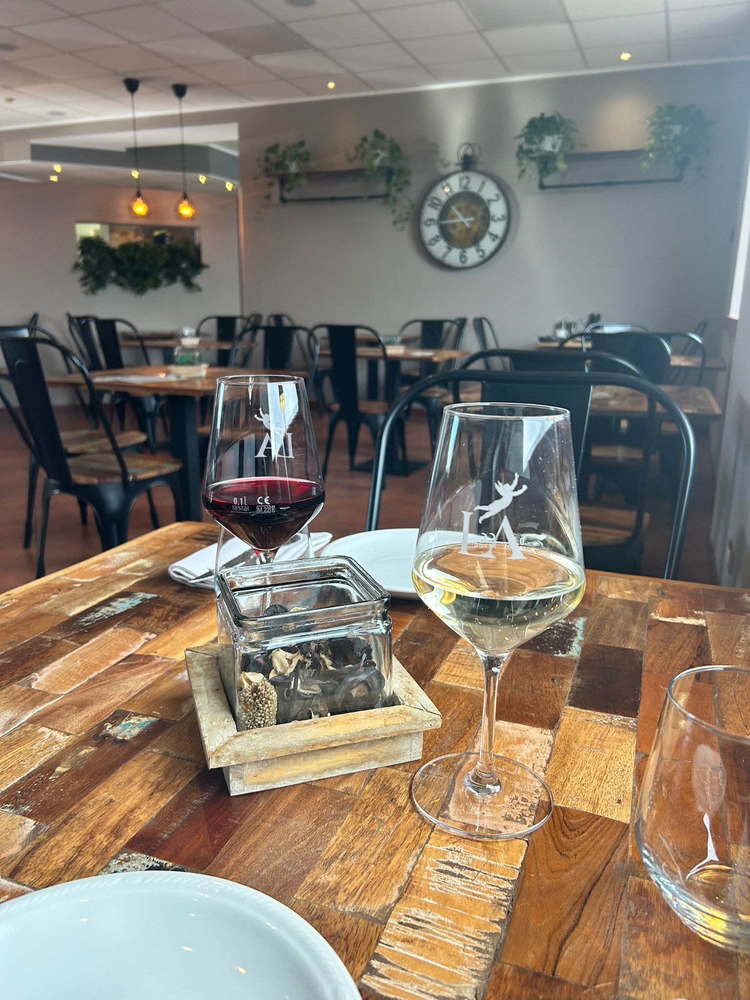 Breakfast and dinner served, Italian cuisine