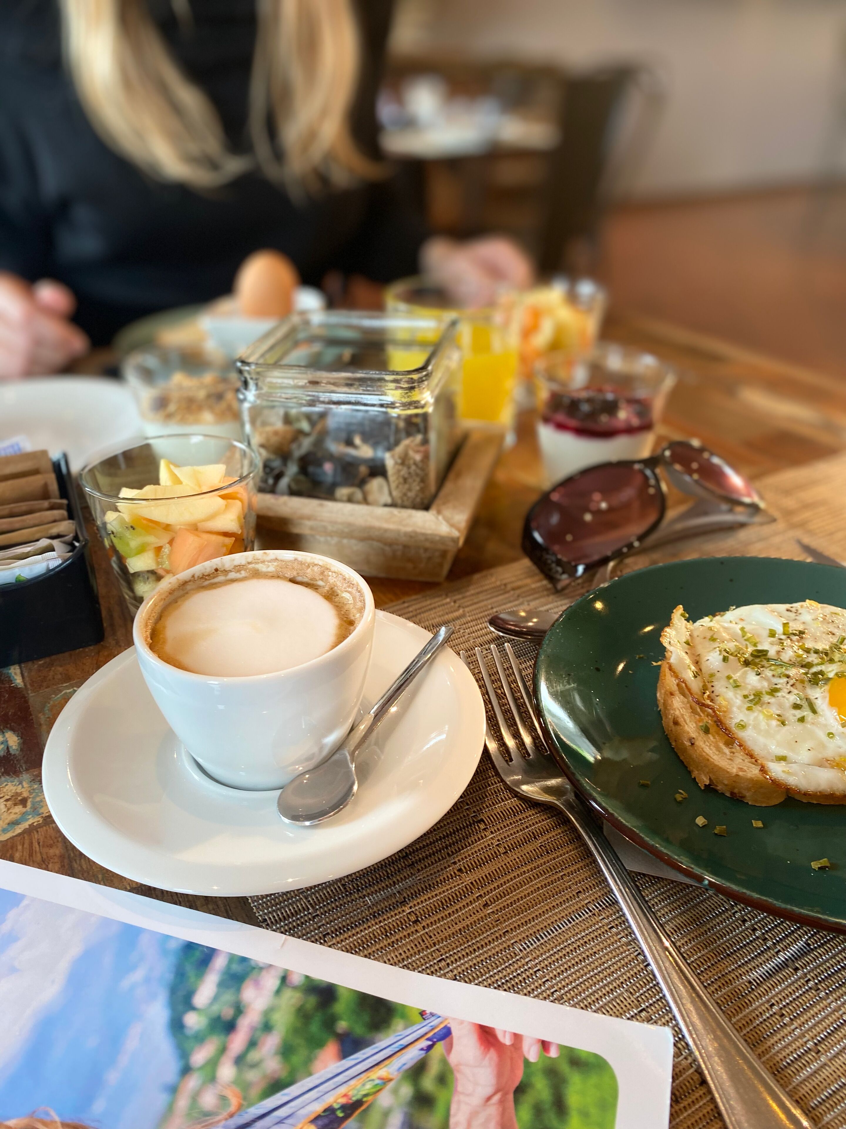 Petit déjeuner continental (15 EUR par personne)