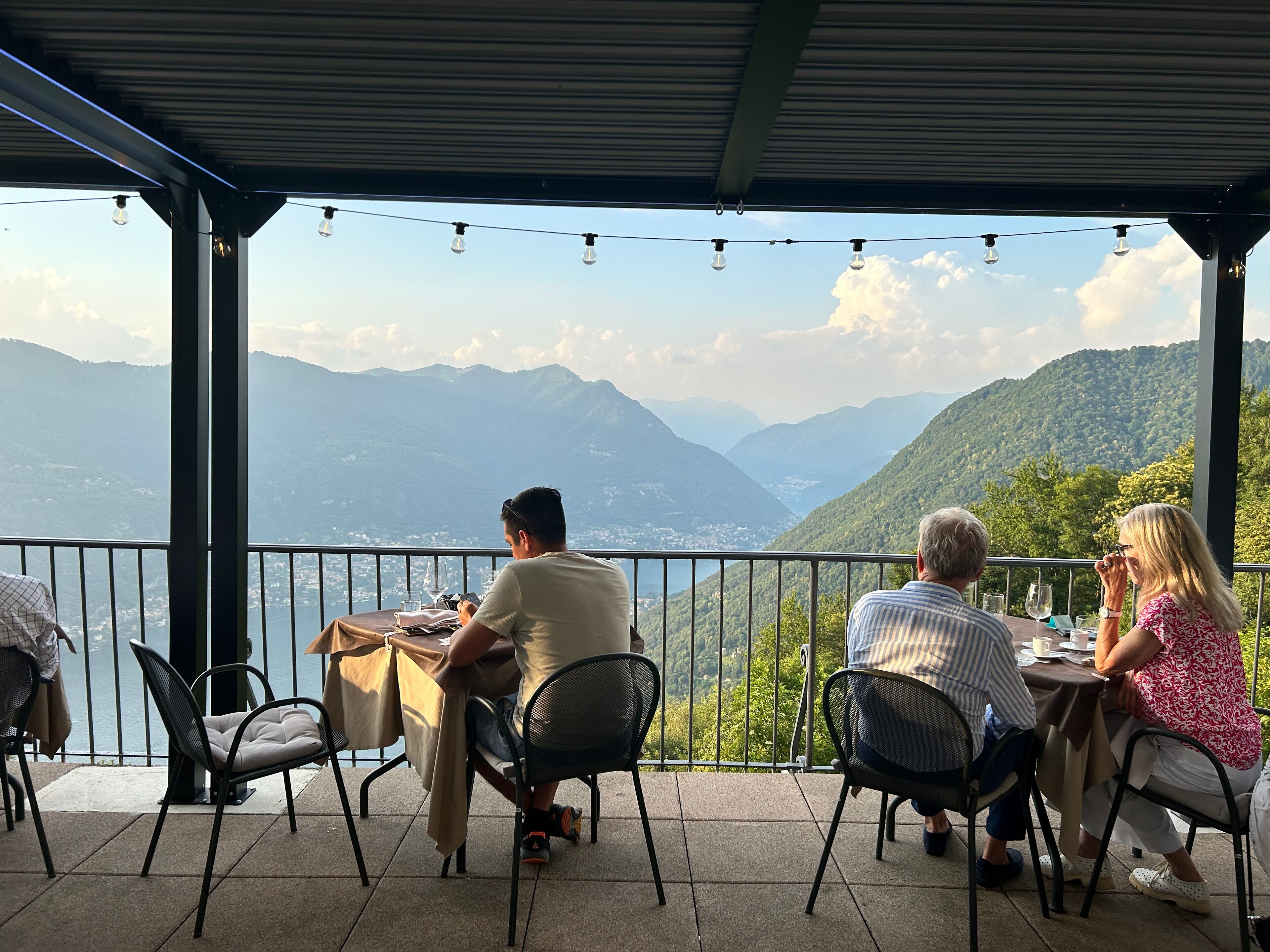 breakfast and dinner served, italian cuisine