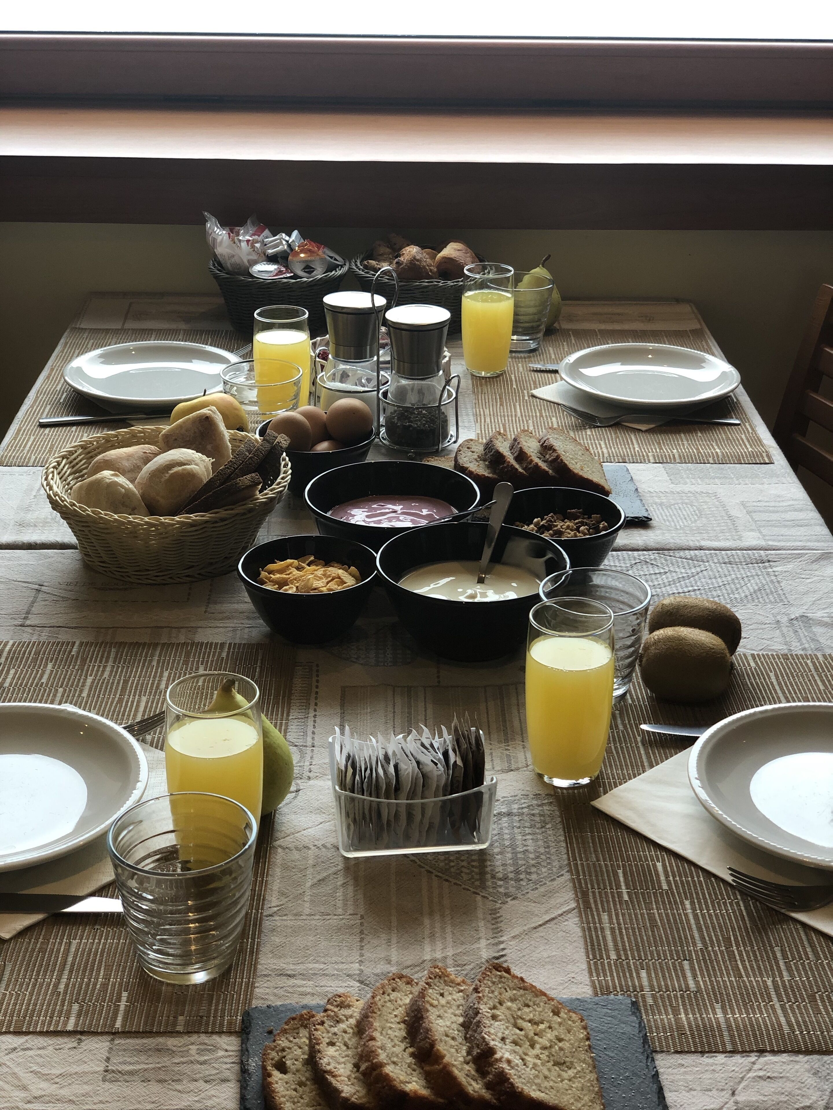 daily continental breakfast (eur 15 per person)