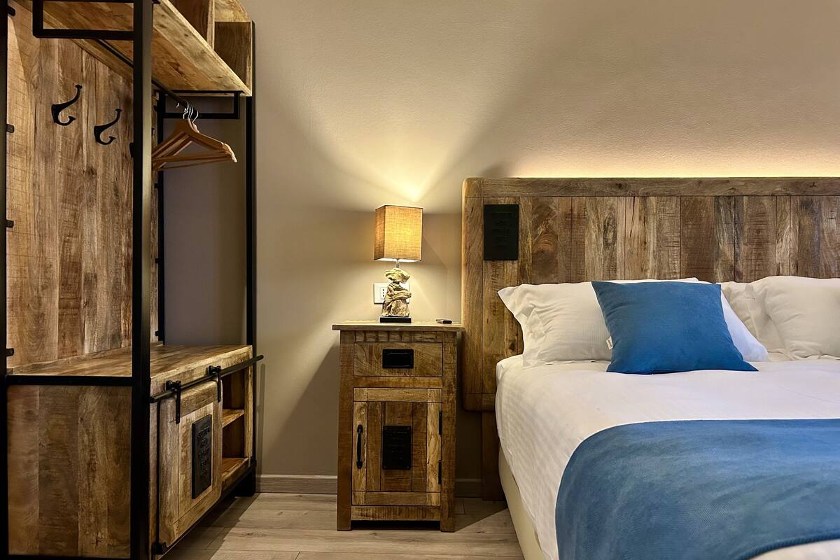 junior room, lake view | 1 bedroom, minibar, in-room safe, desk