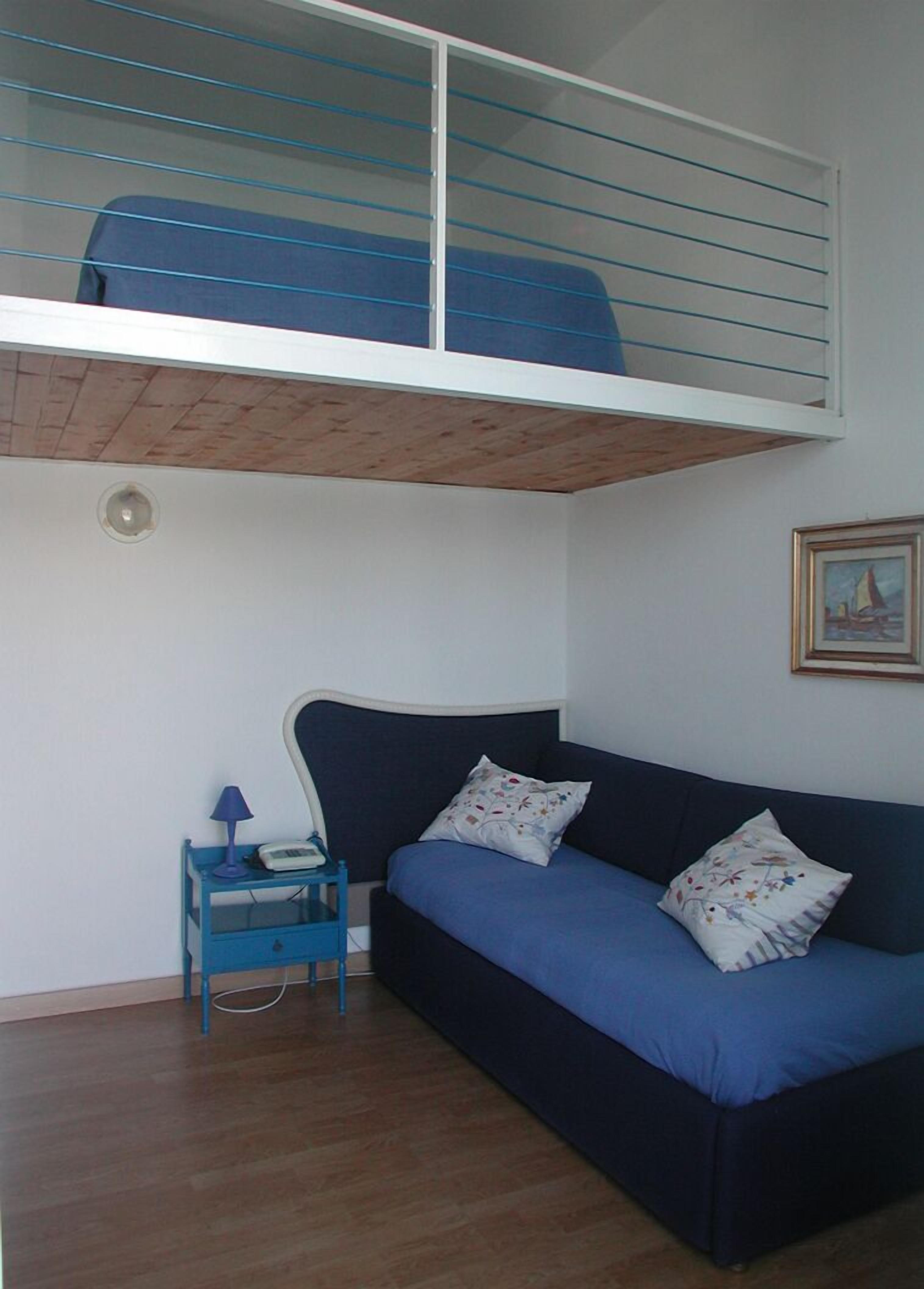 junior suite, sea view | living area | tv