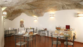 Free daily full breakfast