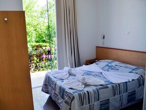 Minibar, rideaux occultants, Wi-Fi gratuit, draps fournis