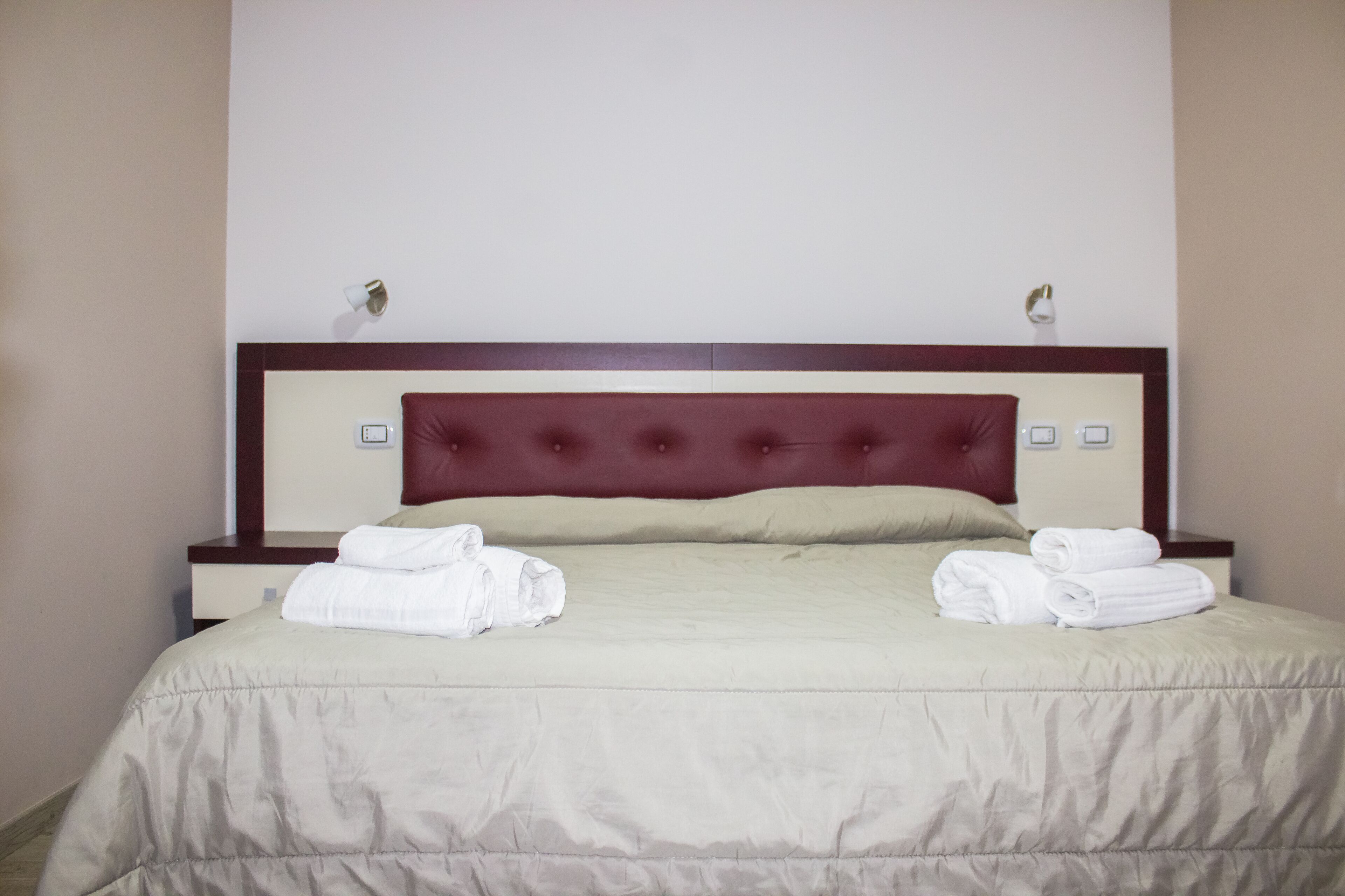 superior double room | living area | tv