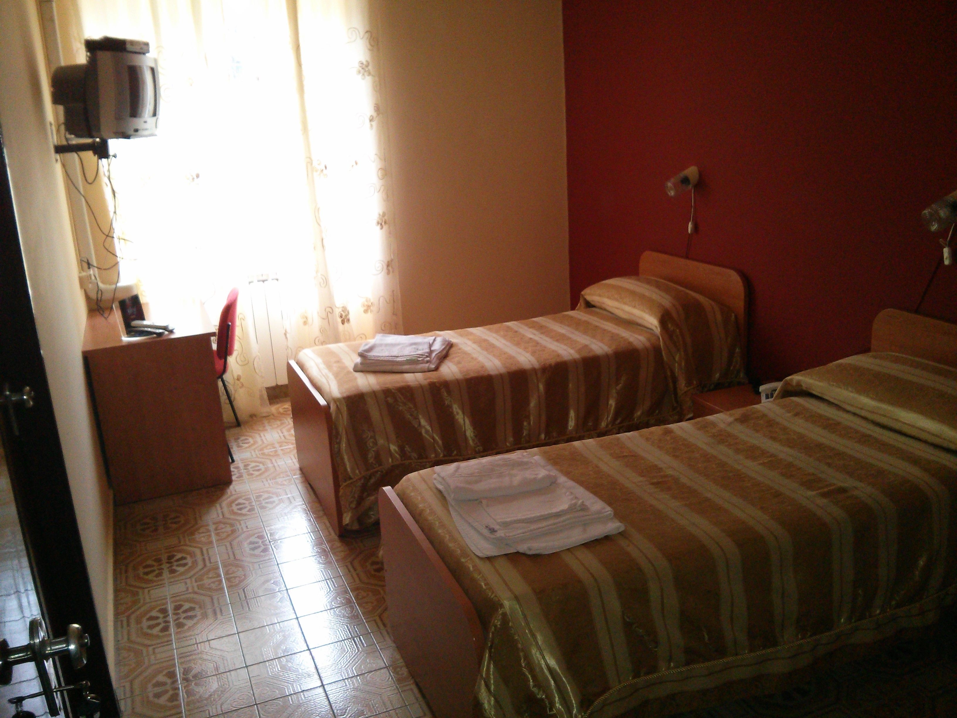 1 bedroom, desk, free wifi, bed sheets