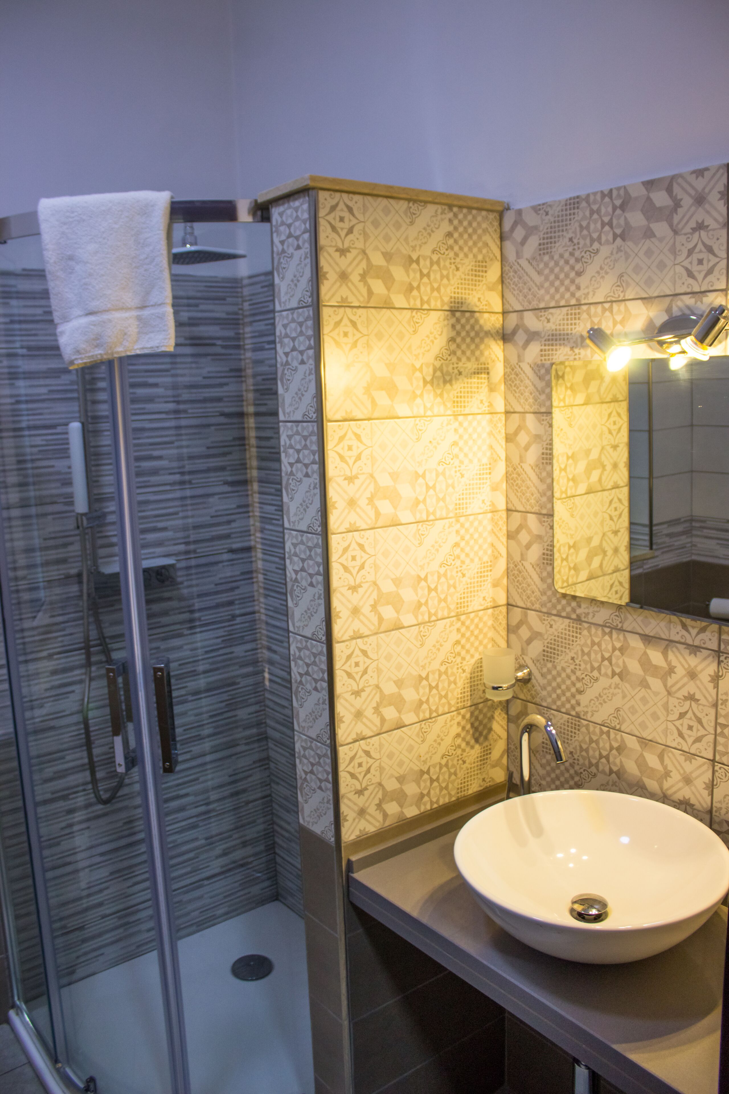 superior double room | bathroom | shower, free toiletries, hair dryer, bidet