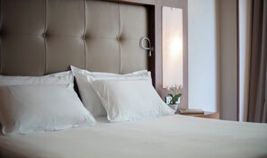 客房內保險箱、書桌、遮光布/窗簾、隔音