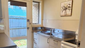 Appartement Standard, 2 chambres | Cuisine privée | Réfrigérateur, micro-ondes, cafetiÚre/bouilloire, bouilloire électrique
