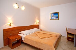 Double or Twin Room, Sea View | Desk, cots/infant beds, free WiFi, bed sheets - Hotel Adria (Malinska-Dubasnica)