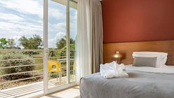 Romantische kamer | 1 slaapkamer, een minibar, een kluis op de kamer, een bureau