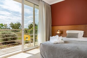 Romantic Room | Minibar, in-room safe, desk, free WiFi