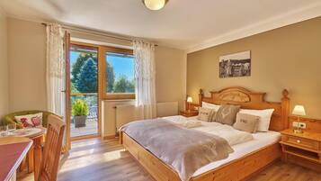 Double Room | In-room safe, desk, soundproofing, free WiFi