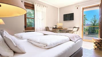 Tweepersoonskamer | Select Comfort-bedden, een kluis op de kamer, een bureau