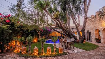 Deluxe-Doppelzimmer, 1 Schlafzimmer, Gartenblick | Terrasse/Patio