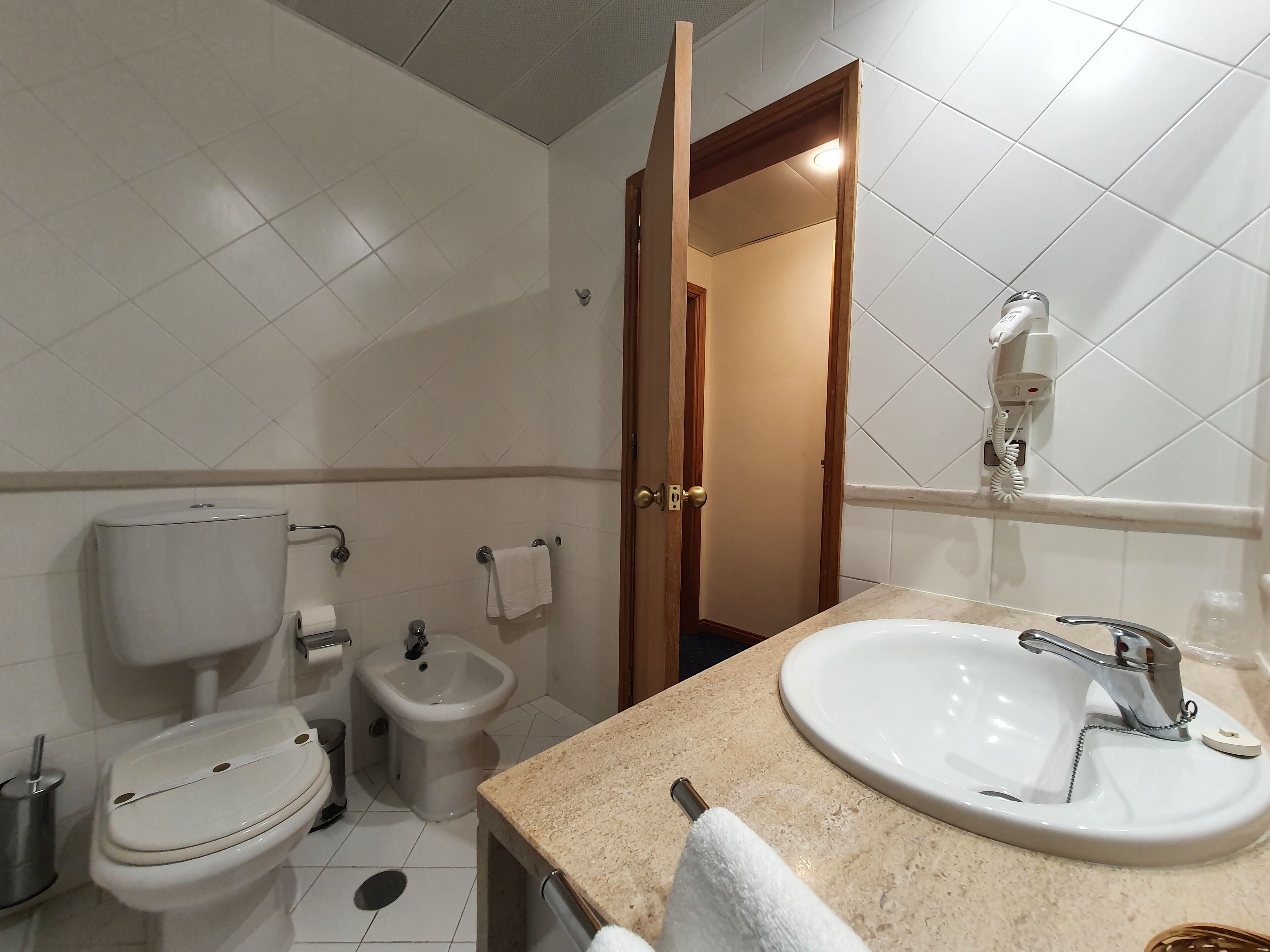 bathtub, free toiletries, hair dryer, bidet