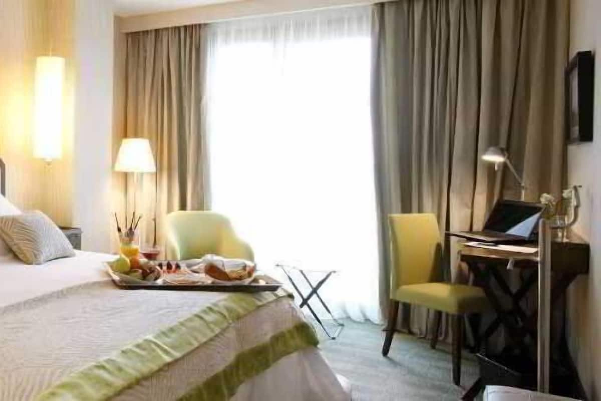 Minibar, in-room safe, desk, blackout drapes