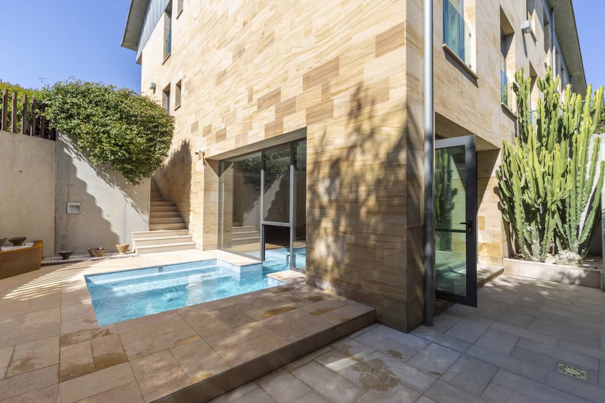 couples treatment room(s), sauna, hot tub, steam room, body treatments