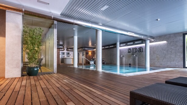 A spa area with a wooden deck, a glass-enclosed pool, and a sign reading "spa". - ARTIEM Asturias (Villaviciosa)