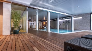 Salas de tratamiento para parejas, sauna y tina de hidromasaje